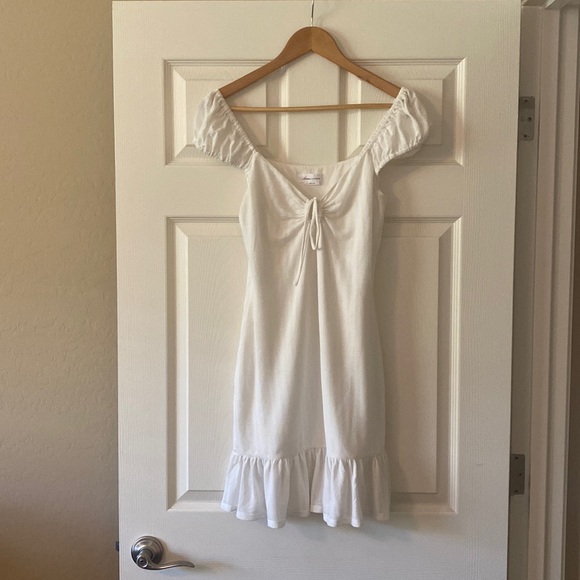 Lovers + Friends Revolve White Cap Sleeve Mini Dress w/ Keyhole Sz M NWOT - Picture 2 of 6
